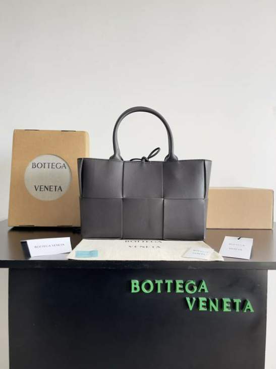 Picture of Bottega Veneta Handbags _SKUfw218529847fw